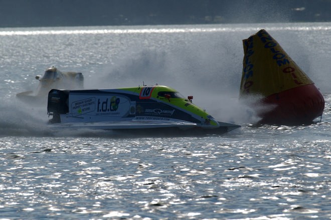 David Trask leads Shane Vellla in Race Tqo - - XLR8  Australian F1 Superboats Toukley 2007 © Theo Spykers 